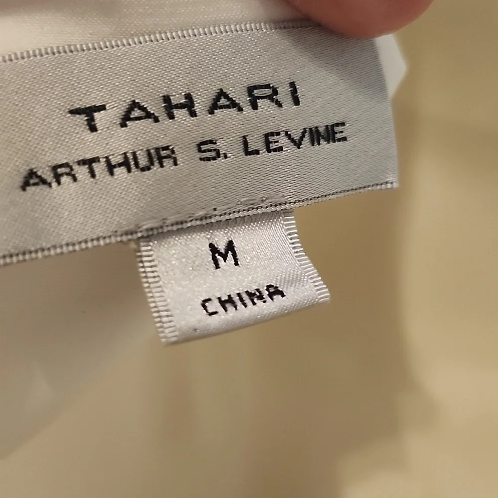 Tahari Arthur S,levine  Elegant White Ruffled Women's Top